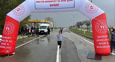 Demirözü'nde 'Gençlik Koşusu' düzenlendi