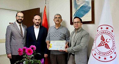 Emekli olan 43 yıllık doktora veda