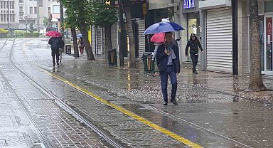 Eskişehir güne yağmurlu başladı