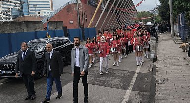 Fener Anadolu Lisesi'nden 19 Mayıs yürüyüşü