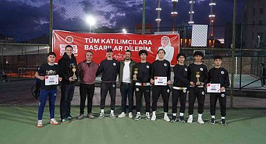 Gençlik turnuvalarında dereceye girenler ödüllerini aldı