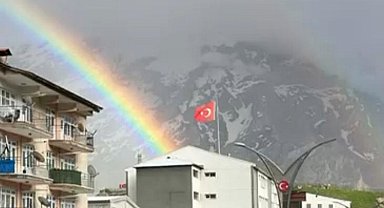Hakkari'de yağış sonrası gökkuşağı güzelliği