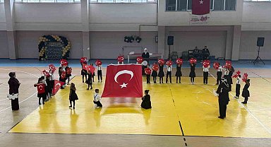 Kağızman'da okuma bayramı coşkusu: Minik öğrencilerden muhteşem gösteri