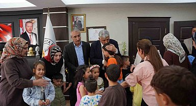 Kahta Belediyesi'nde bayramlaşma programı yoğun katılımla gerçekleştirildi