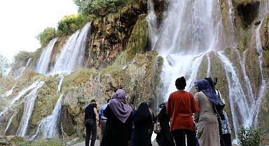 Kar suları Girlevik Şelalesi'ni coşturdu