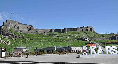Kars'ta bayram sessizliği: Kentin en işlek noktaları boş kaldı