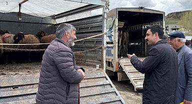 Kaymakam Tutal'dan Kurban Pazarı ziyareti