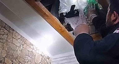 Kırıkkale'de çatıya gizlenen çuvaldan Kalaşnikof çıktı