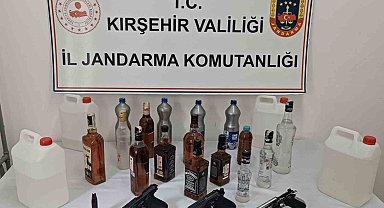 Kırşehir'de kaçak alkol operasyonu: 2 gözaltı