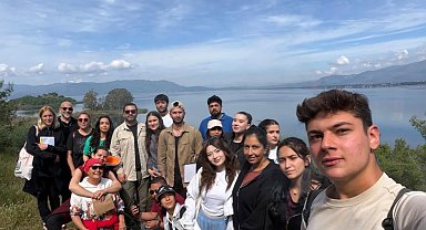 Köyceğiz'de Yüksekokul öğrencileri doğada bitkileri inceledi