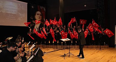 Kütahya'da "Türkülerimizde Değerler" konseri sanatseverlerden tam not aldı
