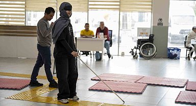 Mersin'de Erasmus öğrencileri engelli bireylerin yaşamını deneyimledi