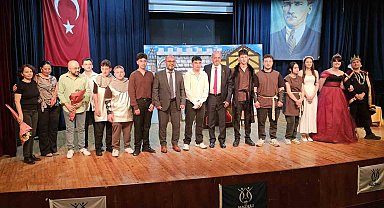 Meslek liseliler 'Hamlet'le sahneye çıktı