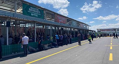 Pursaklar Belediyesi'nden kurban kesim alanında vatandaşlara konforlu hizmet