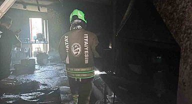 Samandağ'da iş yeri alevlere teslim oldu