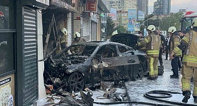 Şişli'de lüks araç dükkana girdi:2 yaralı