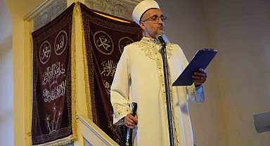 Sultan Abdülmecid'in şifa bulduğuna inanılan camide 100 yıllık kılıçla bayram hutbesi