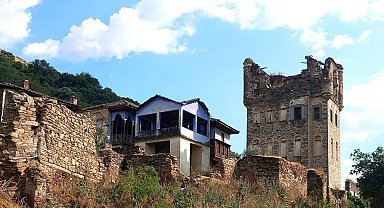 Tarihi Arpaz Kulesi ve Beyler Konağı çökme tehlikesiyle karşı karşıya