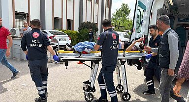 Traktör tekerinin altında kalan genç kız ağır yaralandı