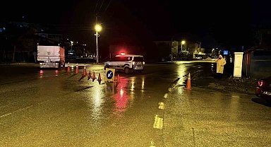 Turhal'da taşkın riskine karşı bazı cadde ve sokaklar araç trafiğine kapatıldı