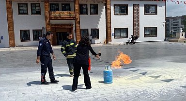 Yunusemre Belediyesi'nde gerçeğini aratmayan yangın tatbikatı