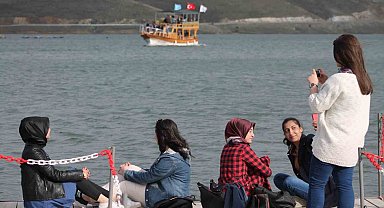 1700 rakımdaki doğa harikası göl turistlerin ilgi odağı