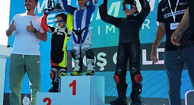 5 yaşındaki sporcu Türkiye Süpermoto Şampiyonası'nda şampiyonluğa ulaştı