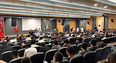 Akademisyenler ve yetkililer öğrenciler için toplandı