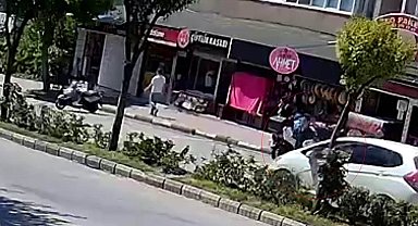 Aldığı takdir belgesinin sevinciyle koşarken otomobil çarptı