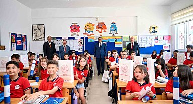 Antalya'da 484 bin 576 öğrenci karne heyecanı yaşadı