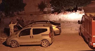 Araç motoruna giren kedi kurtarıldı