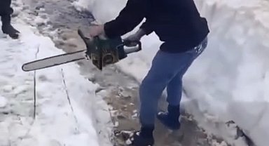 Avrupa sıcaktan kavruluyor, Giresun'da ağaç motoru ile kar kütleleri parçalanıp yayla yolları açılıyor
