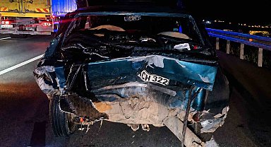 Bankette duran otomobile çarpan araç hurdaya döndü: 6 yaralı