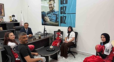 Başarılı sporculardan Beylikova Gençlik ve Spor İlçe Müdürü Gülmez'e ziyaret