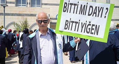 Bayburt'ta azmin hikâyesi: 71 yaşında başladığı üniversiteden 75 yaşında mezun oldu