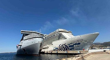 Bodrum'a aynı günde 2 dev kruvaziyer, 4 bin 625 yolcu geldi
