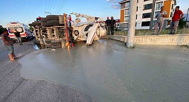 Bolu'da beton mikseri devrildi: 1 yaralı