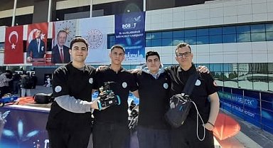 Burhaniyeli öğrencilerden robot yarışmasında önemli başarı