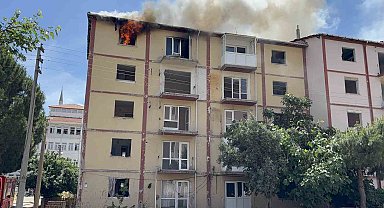 Çanakkale'de boş apartmanda çıkan yangın korkuttu