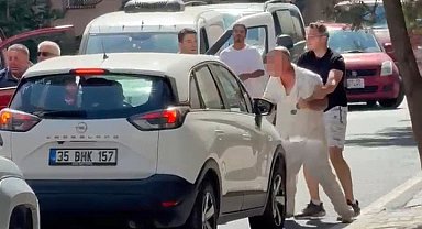 Çorlu'da yol verme kavgası kamerada