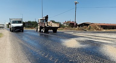 Edirne'de kavurucu sıcaklar asfaltı eritti: Belediye ekipleri yola kum serdi
