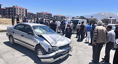 Erzincan'da maddi hasarlı trafik kazası