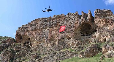 Erzurum'da 'Terörsüz Türkiye' vizyou: Karayazı Kırk Pencereler 'de gençler yürüdü, çelik kanatlar nefes kesti