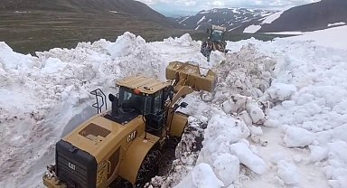 Erzurum'da Haziran ayında karla mücadele çalışması