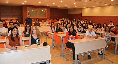 EÜ İletişim Fakültesinden lise öğrencilerine 'Yeni Medya ve Podcast Atölyesi'