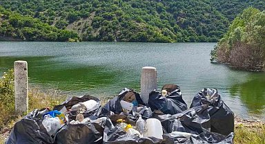 Göleti el birliğiyle temizlediler