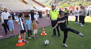Gümüşhane'de çocuklar spor şenliğinde eğlenceli vakit geçirdi