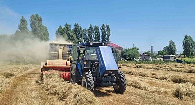 Hasköy'de çiftçilerin kışlık yem mesaisi sürüyor