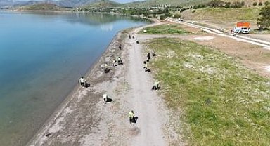 Hazar Gölü'nde dev temizlik 12 ton atık toplandı