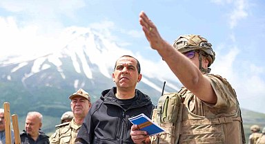 Iğdır Valisi Taşolar, sınır hattındaki karakol ve üs bölgelerini ziyaret etti